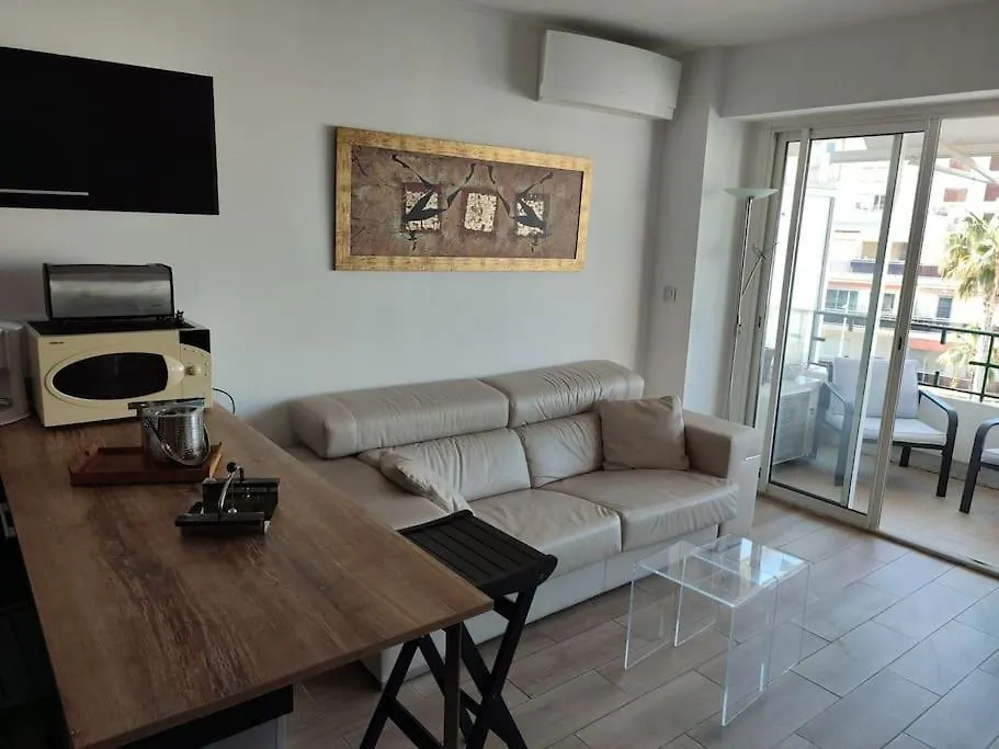 Studio Neuf Climatise Au Coeur De Juan-Les-Pins location